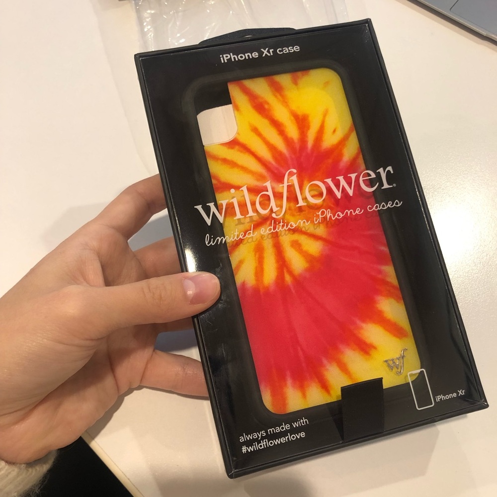 NWT Wildflower iPhone XR Case
